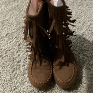 Adorable Liv and Mia suede fringe boots toddler 10